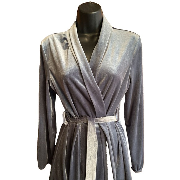 NWOT Gray Velvet Pajama Set Belted Top Size M - Picture 2 of 6